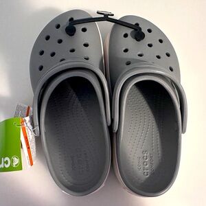 Crocs platform clog size 7-womens, size 5 mens in US size. Unisex BRAND NEW